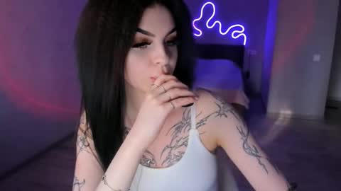 zoedrift online show from October 7, 2025, 12:02 pm