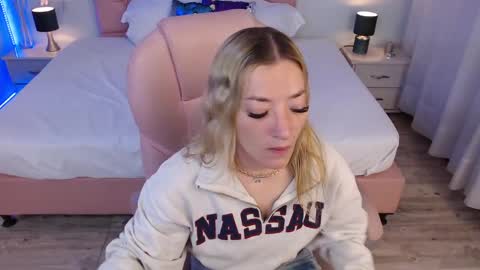 Snapshot of zoee_joness chatting on April 1, 2026, 2:45 am zoe online show from April 1, 2026, 2:45 am