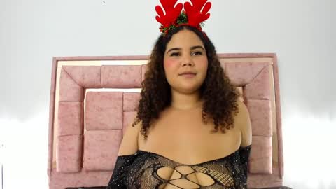 Snapshot of zoee_lov chatting on December 18, 2024, 9:47 am zoee online show from December 18, 2024, 9:47 am