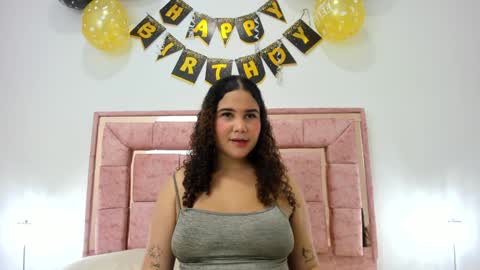 Snapshot of zoee_lov chatting on December 21, 2024, 3:25 am zoee online show from December 21, 2024, 3:25 am