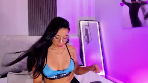 Zoe 3 online show from August 3, 2026, 5:49 pm