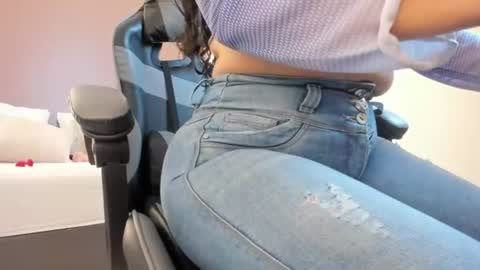 zoee_zi online show from July 28, 2026, 6:20 pm