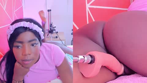 Snapshot of zoeethompson_cm chatting on February 7, 2025, 7:06 pm online show from February 7, 2025, 7:06 pm