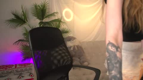 ZOE online show from May 7, 2026, 5:35 am