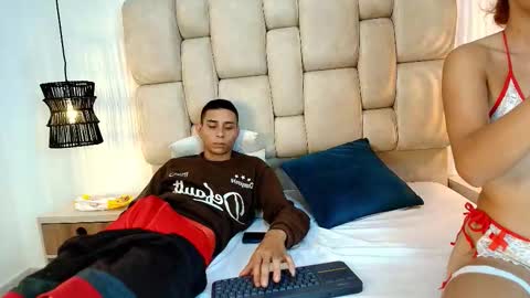 zoelucas online show from December 2, 2025, 11:48 am