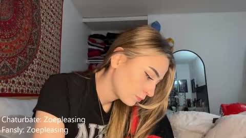 Snapshot of zoepleasing chatting on October 11, 2025, 12:54 am zoepleasing online show from October 11, 2025, 12:54 am