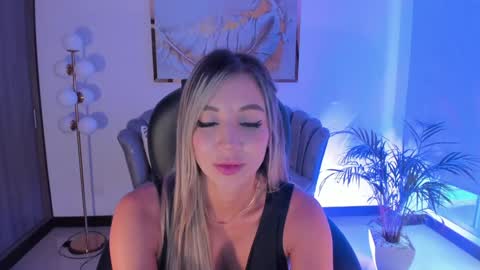 Snapshot of zoepresley chatting on February 1, 2025, 10:13 pm Zoe Presley online show from February 1, 2025, 10:13 pm