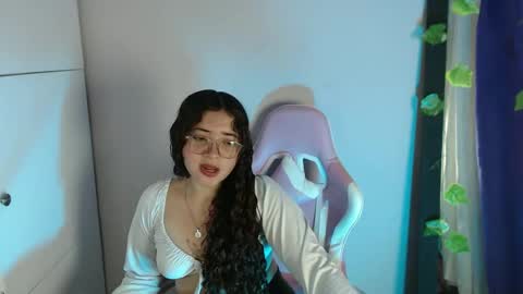 Snapshot of zoesinclair chatting on December 3, 2025, 7:56 pm Zoe online show from December 3, 2025, 7:56 pm