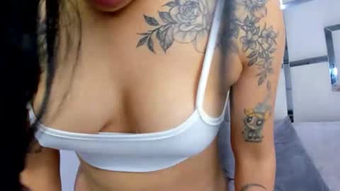 ZoeSwam online show from October 12, 2025, 1:32 pm