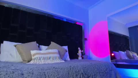 zoevidal_ online show from March 6, 2025, 11:47 am