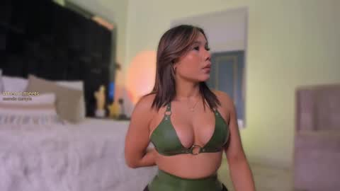 zoevidal_ online show from September 24, 2025, 11:46 am