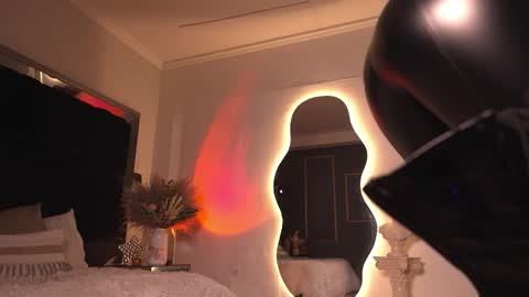 zoevidal_ online show from October 27, 2025, 12:53 pm