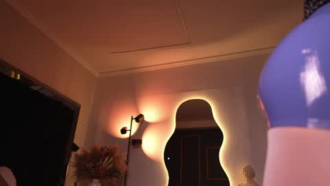 zoevidal_ online show from April 23, 2026, 12:29 pm