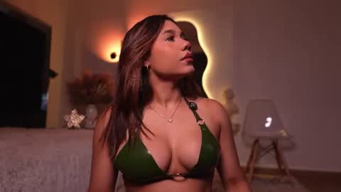 zoevidal_ online show from June 18, 2026, 12:09 pm