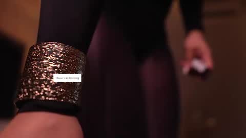 zoevidal_ online show from June 19, 2026, 11:58 am