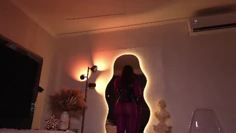 zoevidal_ online show from June 22, 2026, 12:02 pm