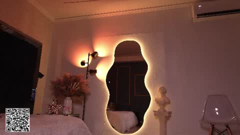 zoevidal_ online show from June 26, 2026, 12:09 pm