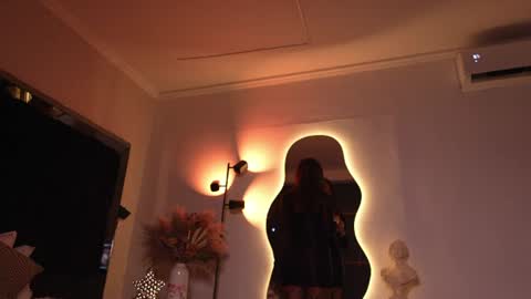 zoevidal_ online show from July 26, 2026, 12:12 pm