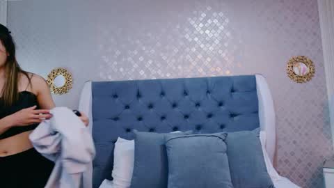 Snapshot of zoewilliis chatting on June 1, 2026, 12:18 pm ZoeWilliis online show from June 1, 2026, 12:18 pm