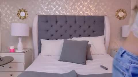 Snapshot of zoewilliis chatting on July 28, 2026, 6:20 pm ZoeWilliis online show from July 28, 2026, 6:20 pm