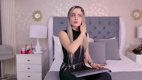 Snapshot of zoewilliis chatting on July 31, 2026, 12:26 pm ZoeWilliis online show from July 31, 2026, 12:26 pm