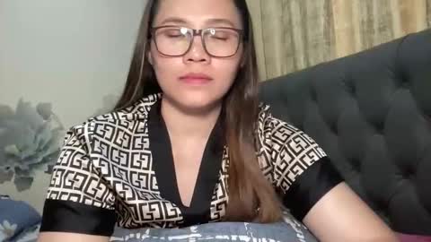 zoey_foryou online show from May 1, 2026, 1:37 pm