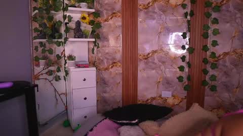 zoey fox  online show from May 3, 2026, 2:17 am