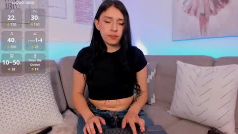 Zoey  online show from June 12, 2026, 1:32 pm