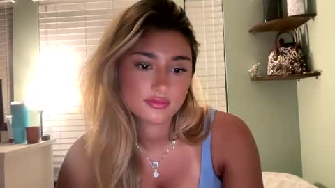 Snapshot of zoeycaldwellxo chatting on August 4, 2026, 1:31 am make sure you follow my FREE Onlyfans online show from August 4, 2026, 1:31 am