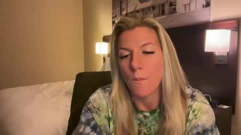 Snapshot of zoeydanner chatting on January 15, 2026, 4:11 pm Zoeydanner online show from January 15, 2026, 4:11 pm