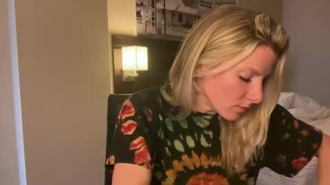 Snapshot of zoeydanner chatting on February 2, 2026, 9:35 pm Zoeydanner online show from February 2, 2026, 9:35 pm
