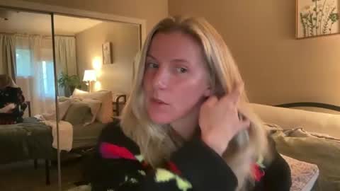 Snapshot of zoeydanner chatting on May 21, 2026, 3:02 am Zoeydanner online show from May 21, 2026, 3:02 am