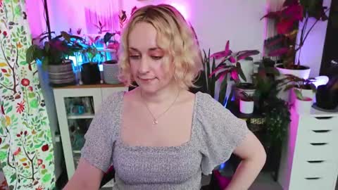 Zoey Ryan online show from February 8, 2026, 6:44 pm