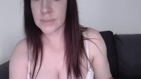 zoibee online show from July 24, 2026, 3:32 pm