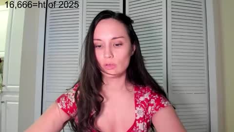 Snapshot of zoiebutterfly chatting on November 6, 2025, 9:26 pm Zoie online show from November 6, 2025, 9:26 pm