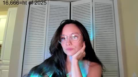 Snapshot of zoiebutterfly chatting on November 8, 2025, 8:29 pm Zoie online show from November 8, 2025, 8:29 pm