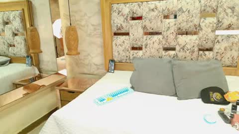 zoley  online show from September 29, 2025, 3:11 am