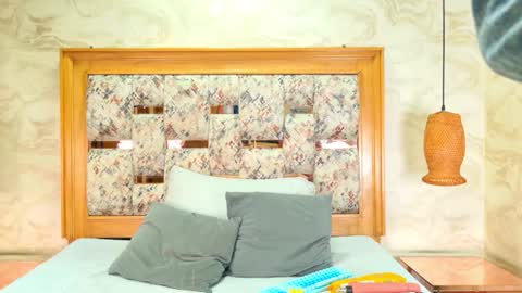 zoley  online show from October 20, 2025, 3:07 am