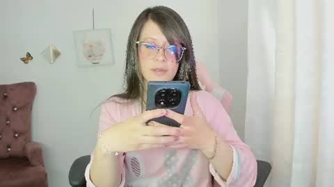 Snapshot of zooeybelair chatting on June 15, 2026, 4:42 pm Alicie online show from June 15, 2026, 4:42 pm