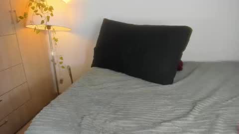 zooe online show from October 1, 2025, 12:33 pm