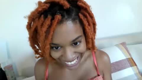 Snapshot of zoravoyce chatting on October 26, 2025, 9:42 pm Treasure Golden online show from October 26, 2025, 9:42 pm