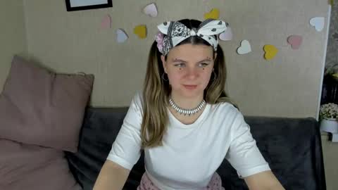 Snapshot of zorianaa_ chatting on May 4, 2026, 8:38 pm Zoriana online show from May 4, 2026, 8:38 pm