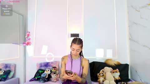 Snapshot of zorravioleta chatting on May 19, 2026, 12:22 pm Violeta online show from May 19, 2026, 12:22 pm