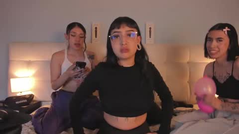 Snapshot of zowi_hottiee chatting on February 1, 2025, 6:10 am cintya kors online show from February 1, 2025, 6:10 am