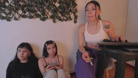 Snapshot of zowi_hottiee chatting on February 1, 2025, 9:11 am cintya kors online show from February 1, 2025, 9:11 am