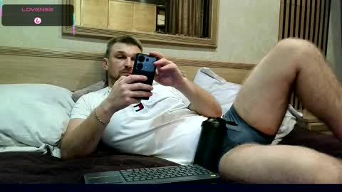 ztigrousz online show from December 17, 2025, 4:02 pm