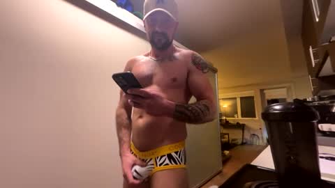 Snapshot of zuko_zen69 chatting on January 15, 2025, 1:23 am Zuko online show from January 15, 2025, 1:23 am