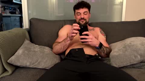 Snapshot of zuko_zen69 chatting on February 1, 2025, 1:44 am Zuko online show from February 1, 2025, 1:44 am