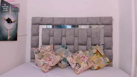 Zuly  online show from October 6, 2025, 12:02 pm