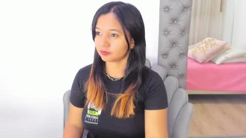 Im Zusan My schedule is from 1030pm to 430 am colombian time online show from April 29, 2026, 2:59 am